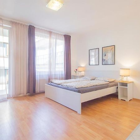 Corvin Modern Studio With Ac, Parking Appartement Boedapest Buitenkant foto